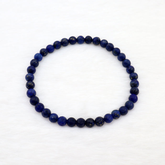 Circle bracelet with dark blue and royal blue mixed lapis lazuli gemstone beads